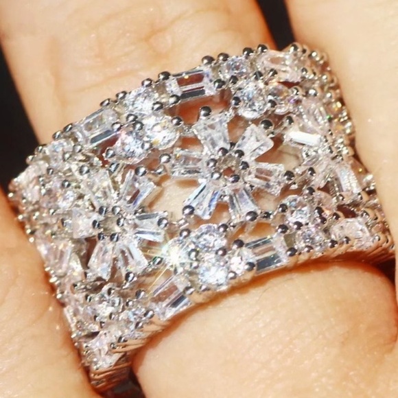 New 18CT  925 Sterling Silver Diamond Ring - Picture 3 of 6